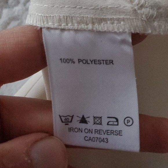 Off-white Sleeveless Top - Picture 7 of 7